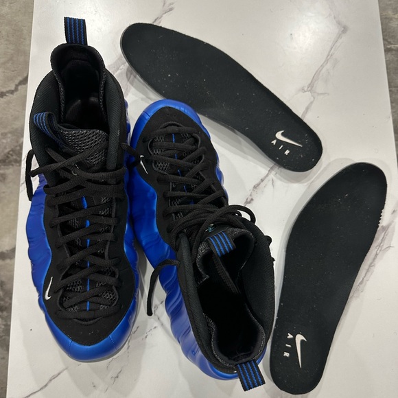 Nike Foamposite in Vibrant Blue and Black - Picture 3 of 9